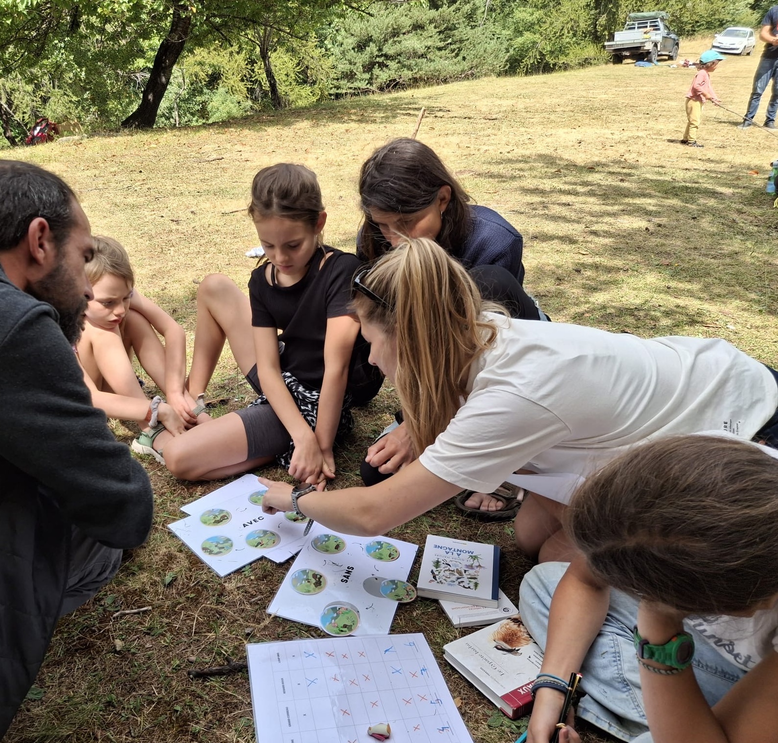 Activité nature en extérieur avec enfants et familles